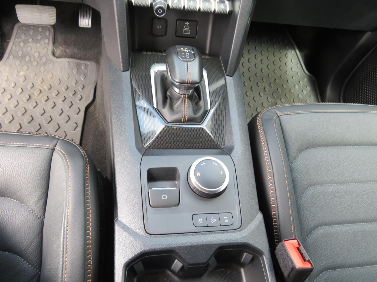 VOLKSWAGEN Amarok PanAmericana 3.0 TDI 177 kW Doka 4MOTION ZV - Poltovornjak, Dostavno vozilo z dvojno kabino: slika 4 VOLKSWAGEN Amarok PanAmericana 3.0 TDI 177 kW Doka 4MOTION ZV - Poltovornjak, Dostavno vozilo z dvojno kabino: slika 4