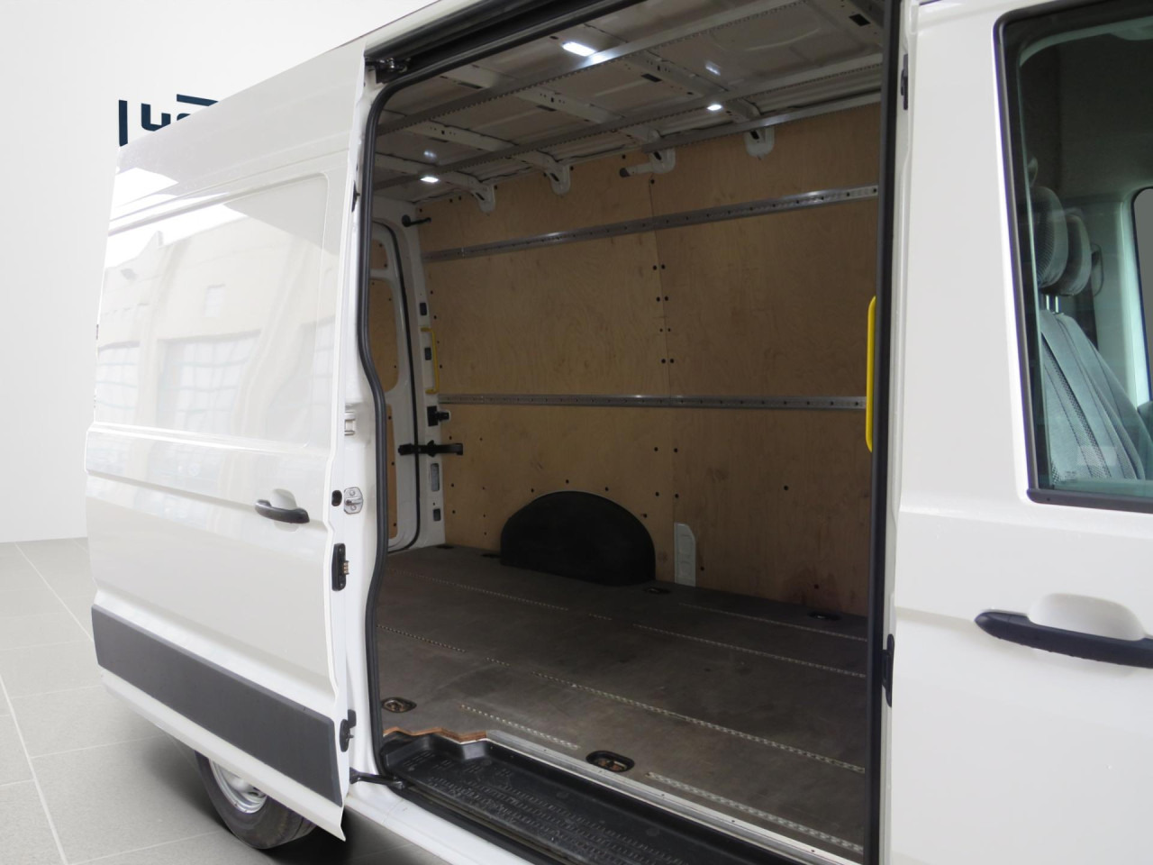 VOLKSWAGEN Crafter 35 L3H3 Kasten Euro6 Klima ZV - Furgon: slika 5 VOLKSWAGEN Crafter 35 L3H3 Kasten Euro6 Klima ZV - Furgon: slika 5