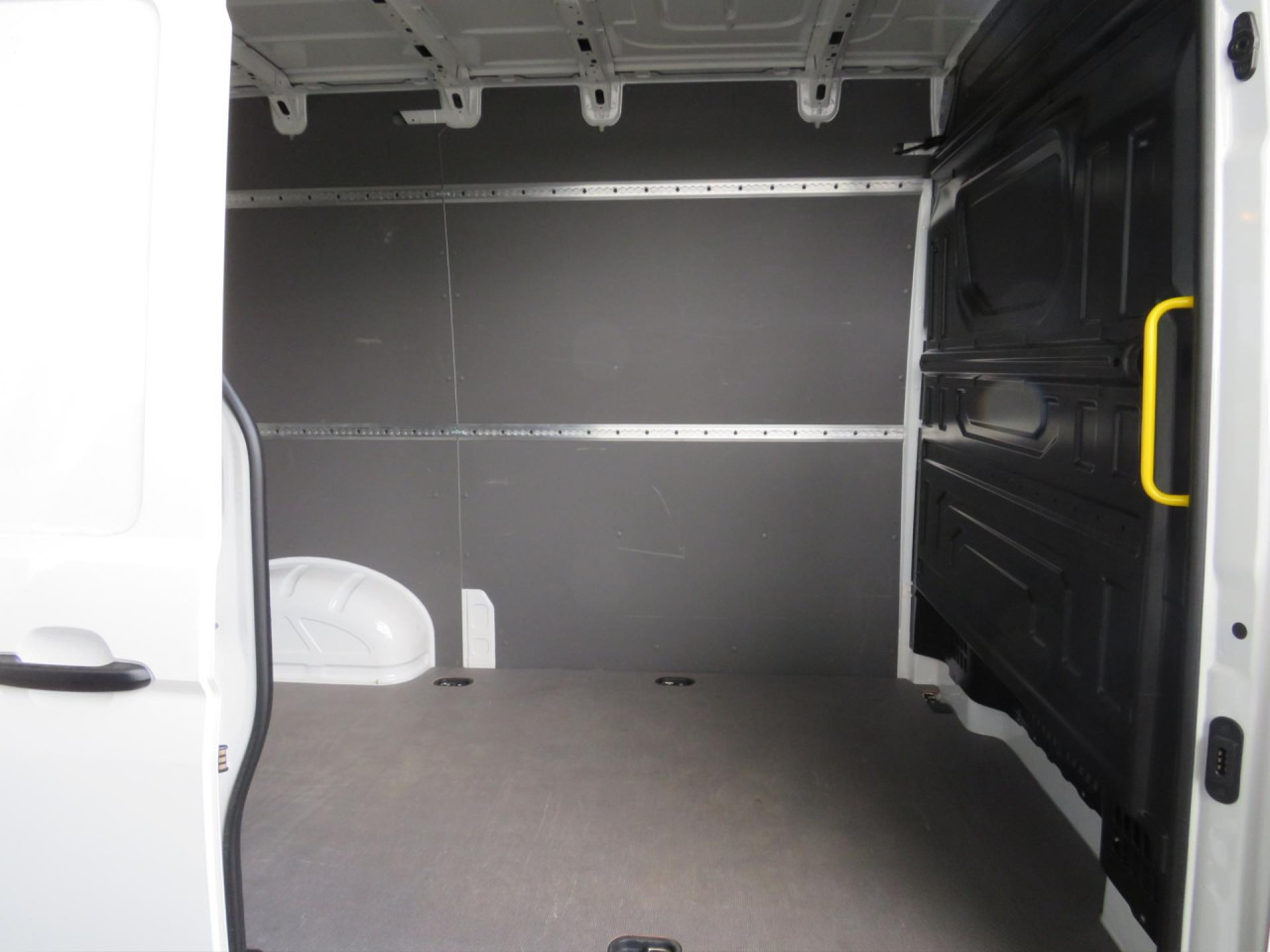 VOLKSWAGEN Crafter 35 L3H3 Kasten Klima ZV - Furgon: slika 5 VOLKSWAGEN Crafter 35 L3H3 Kasten Klima ZV - Furgon: slika 5