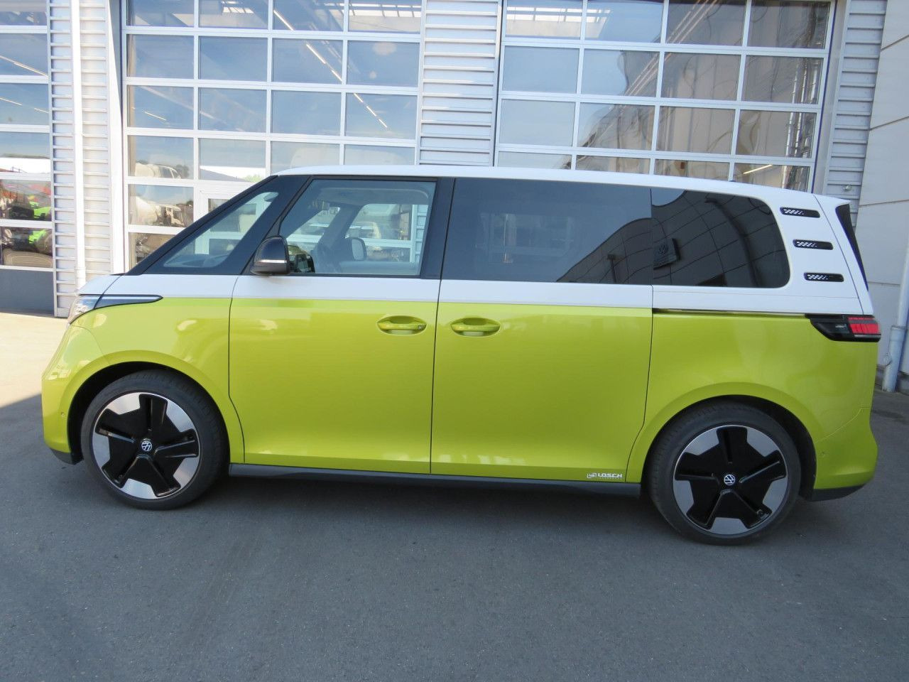 Volkswagen ID.Buzz Pro Design 150 kW Volkswagen ID.Buzz Pro Design 150 kW Klima AHK Navi ZV - Minibus, Električni avtobus: slika 3 Volkswagen ID.Buzz Pro Design 150 kW Volkswagen ID.Buzz Pro Design 150 kW Klima AHK Navi ZV - Minibus, Električni avtobus: slika 3