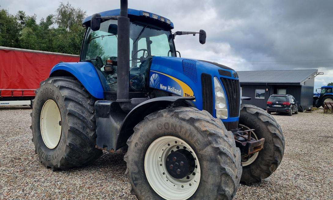 New Holland T8040 - Traktor: slika 2 New Holland T8040 - Traktor: slika 2
