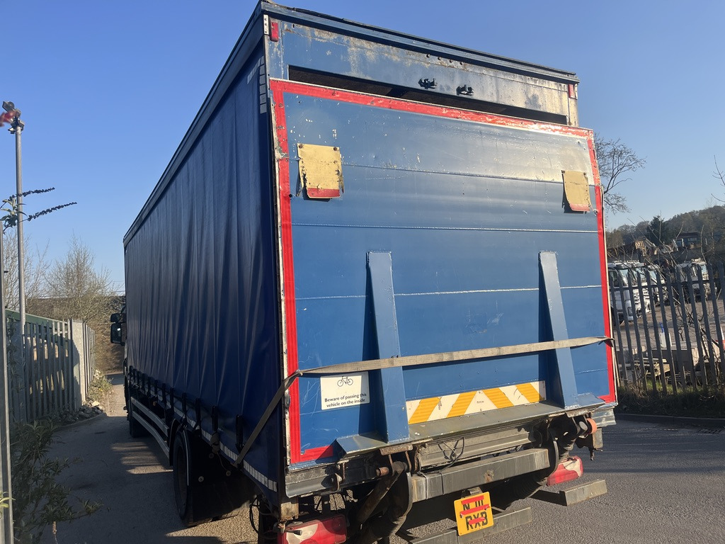 Scania P230 4x2 Curtain side - Tovornjak s ponjavo: slika 4 Scania P230 4x2 Curtain side - Tovornjak s ponjavo: slika 4