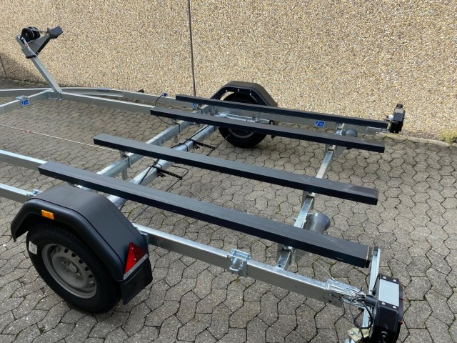 Brenderup Doppel Jetski Premium PWC21200B RAX , 1,2 to., 3,8m - Prikolica za čoln: slika 4 Brenderup Doppel Jetski Premium PWC21200B RAX , 1,2 to., 3,8m - Prikolica za čoln: slika 4