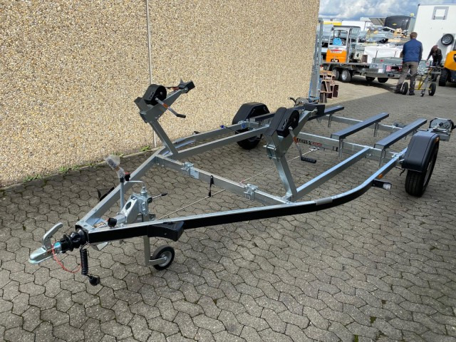 Brenderup Doppel Jetski Premium PWC21200B RAX , 1,2 to., 3,8m - Prikolica za čoln: slika 1 Brenderup Doppel Jetski Premium PWC21200B RAX , 1,2 to., 3,8m - Prikolica za čoln: slika 1