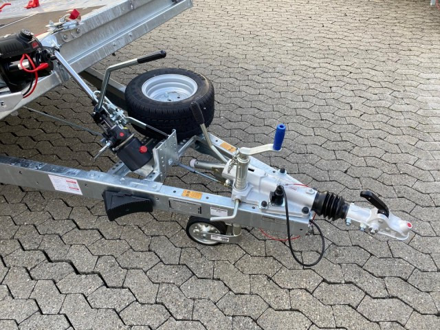 Brian James T6 Transporter, 230-6553, 5500 x 2220 mm, 3,5 to. kippbar mit Auffahrrampe - Prikolica avtotransporter: slika 2 Brian James T6 Transporter, 230-6553, 5500 x 2220 mm, 3,5 to. kippbar mit Auffahrrampe - Prikolica avtotransporter: slika 2