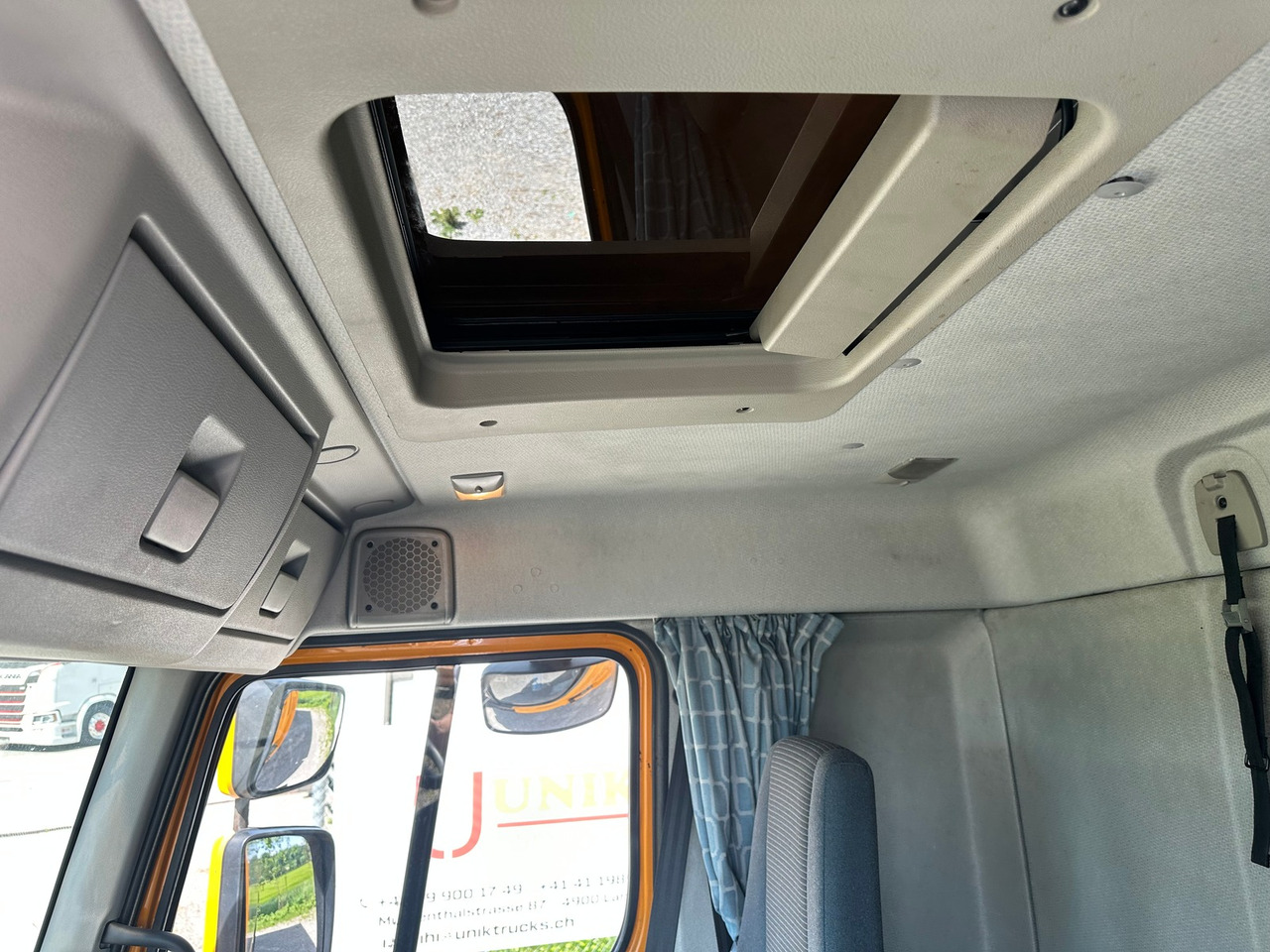 VOLVO FL 2404x2 - Tovornjak zabojnik: slika 3 VOLVO FL 2404x2 - Tovornjak zabojnik: slika 3