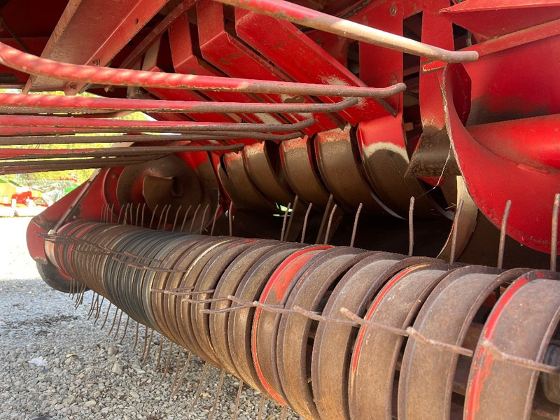 Balirka za kvadratne bale Massey Ferguson 187: slika 6