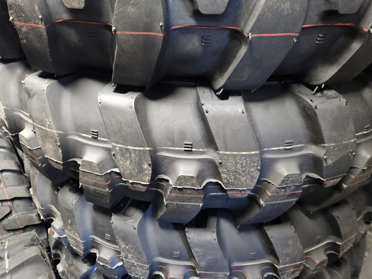Armour TI300 10.00-20 - Guma za Bager na kolesih: slika 3 Armour TI300 10.00-20 - Guma za Bager na kolesih: slika 3