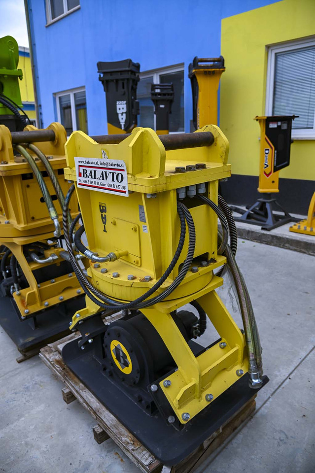 Plate compactor VIBROBAT 06 with rotator - Priključek za Bager: slika 4 Plate compactor VIBROBAT 06 with rotator - Priključek za Bager: slika 4