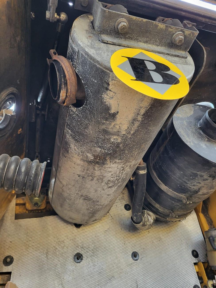 Volvo silencer - Rezervni deli za Nakladalec: slika 4 Volvo silencer - Rezervni deli za Nakladalec: slika 4