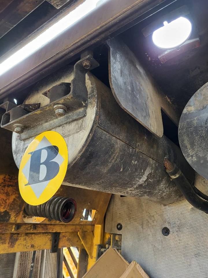 Volvo silencer - Rezervni deli za Nakladalec: slika 3 Volvo silencer - Rezervni deli za Nakladalec: slika 3
