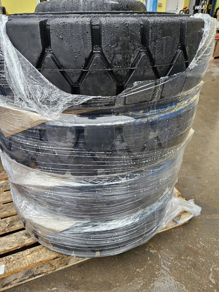 SOLID tires - Kompletno kolo za Bager na kolesih: slika 3 SOLID tires - Kompletno kolo za Bager na kolesih: slika 3