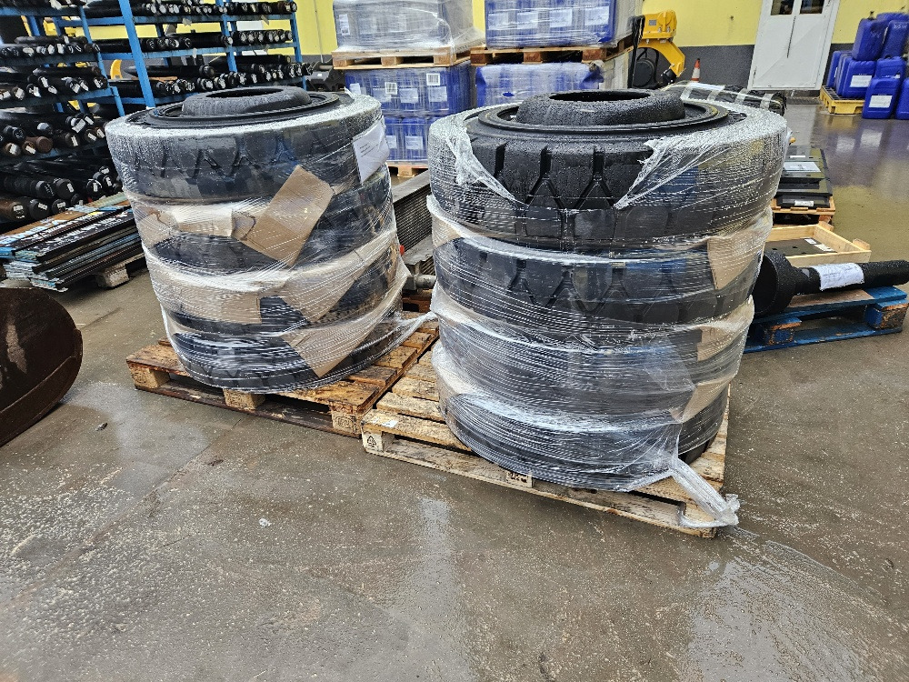SOLID tires - Kompletno kolo za Bager na kolesih: slika 1 SOLID tires - Kompletno kolo za Bager na kolesih: slika 1