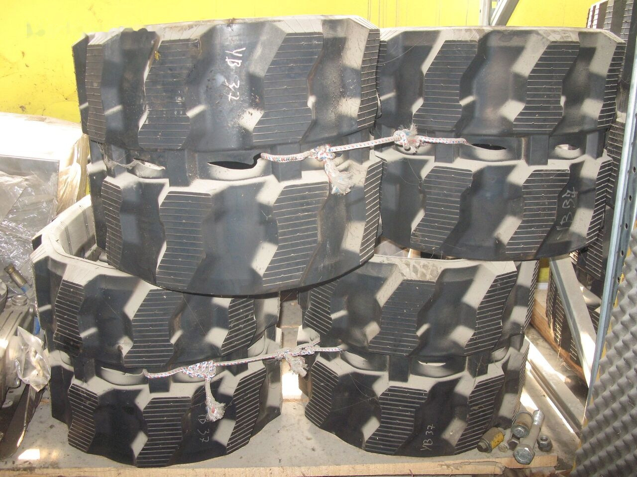 TAERYUK YB400X144X37 - Gosenica za Bager: slika 1 TAERYUK YB400X144X37 - Gosenica za Bager: slika 1