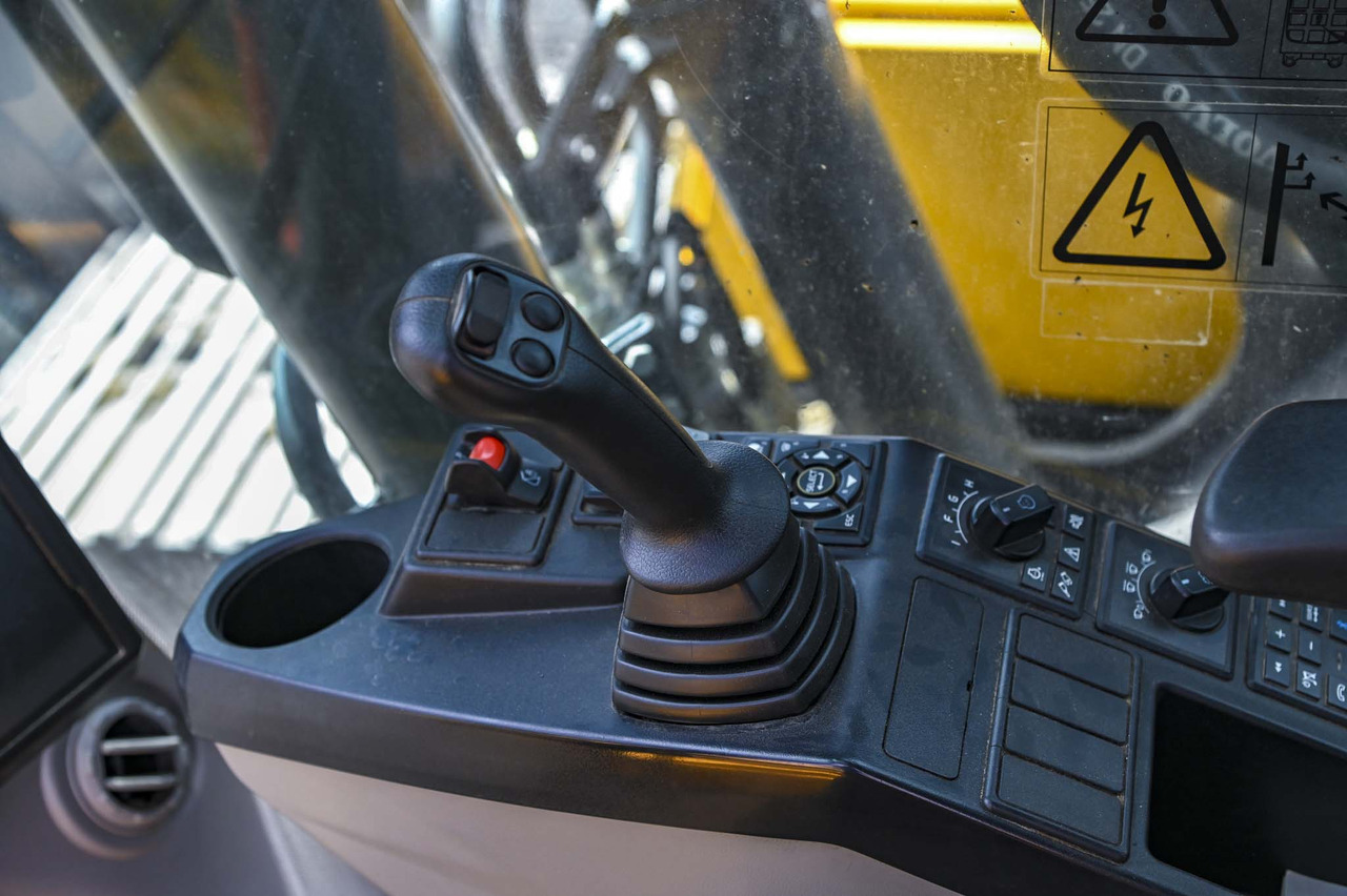 VOLVO EC220EL lizing VOLVO EC220EL: slika 50 VOLVO EC220EL lizing VOLVO EC220EL: slika 50