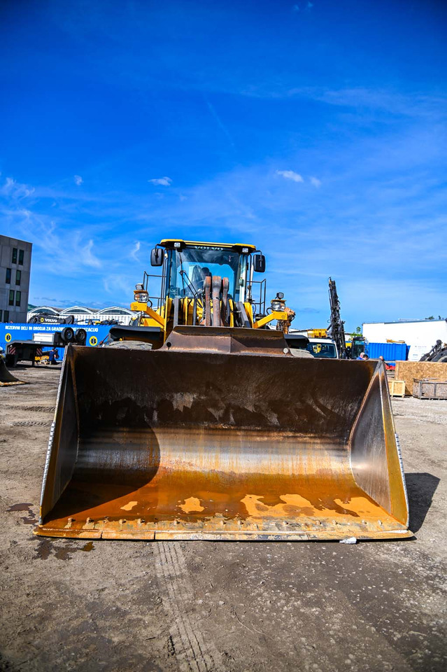 Kolesni nakladalec VOLVO L180H: slika 11