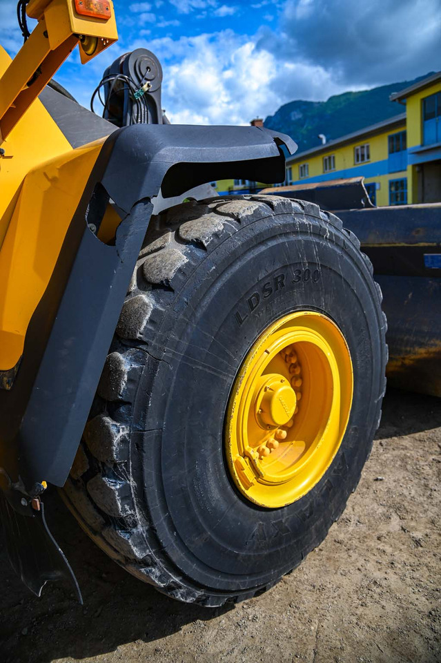 Kolesni nakladalec VOLVO L180H: slika 24