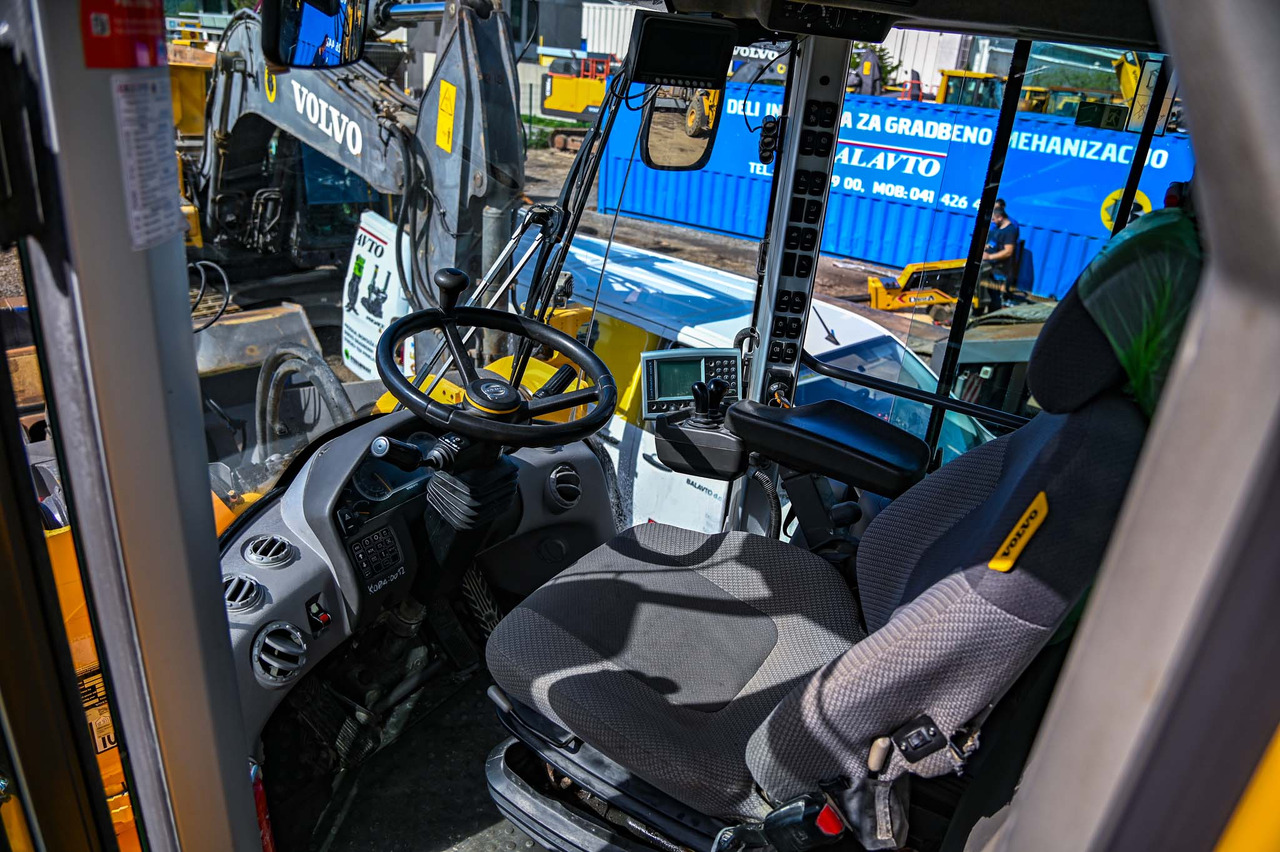Kolesni nakladalec VOLVO L180H: slika 48