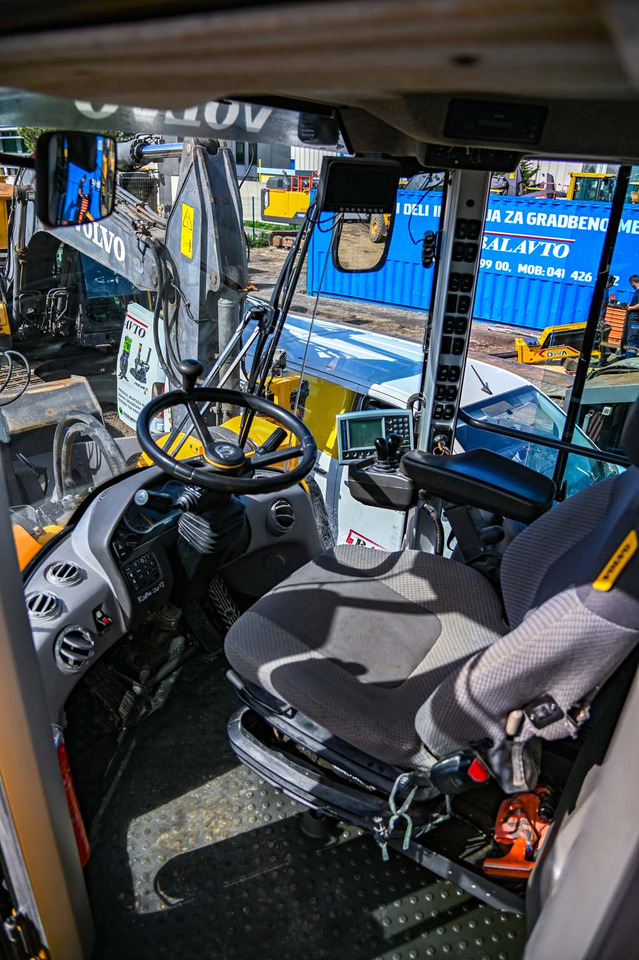 Kolesni nakladalec VOLVO L180H: slika 49