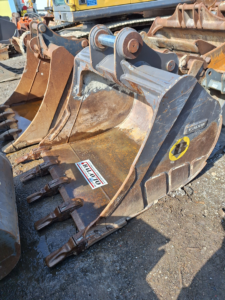 VOLVO digging bucket 1100 mm - Žlica za bager: slika 4 VOLVO digging bucket 1100 mm - Žlica za bager: slika 4