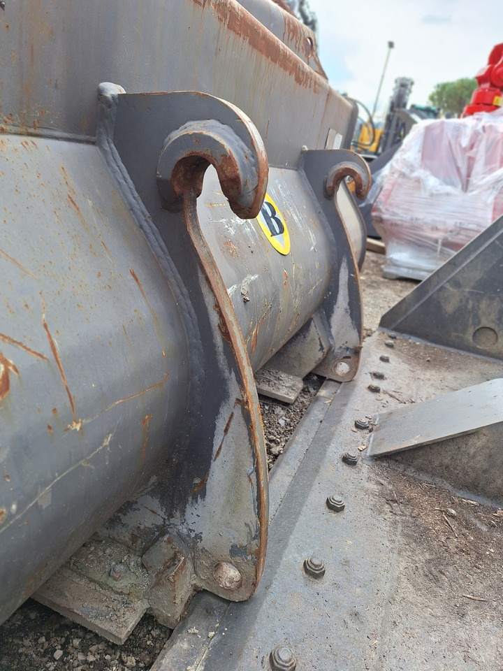 Volvo 93812 loader bucket 2300 mm BOE - Žlica za nakladalnik: slika 4 Volvo 93812 loader bucket 2300 mm BOE - Žlica za nakladalnik: slika 4