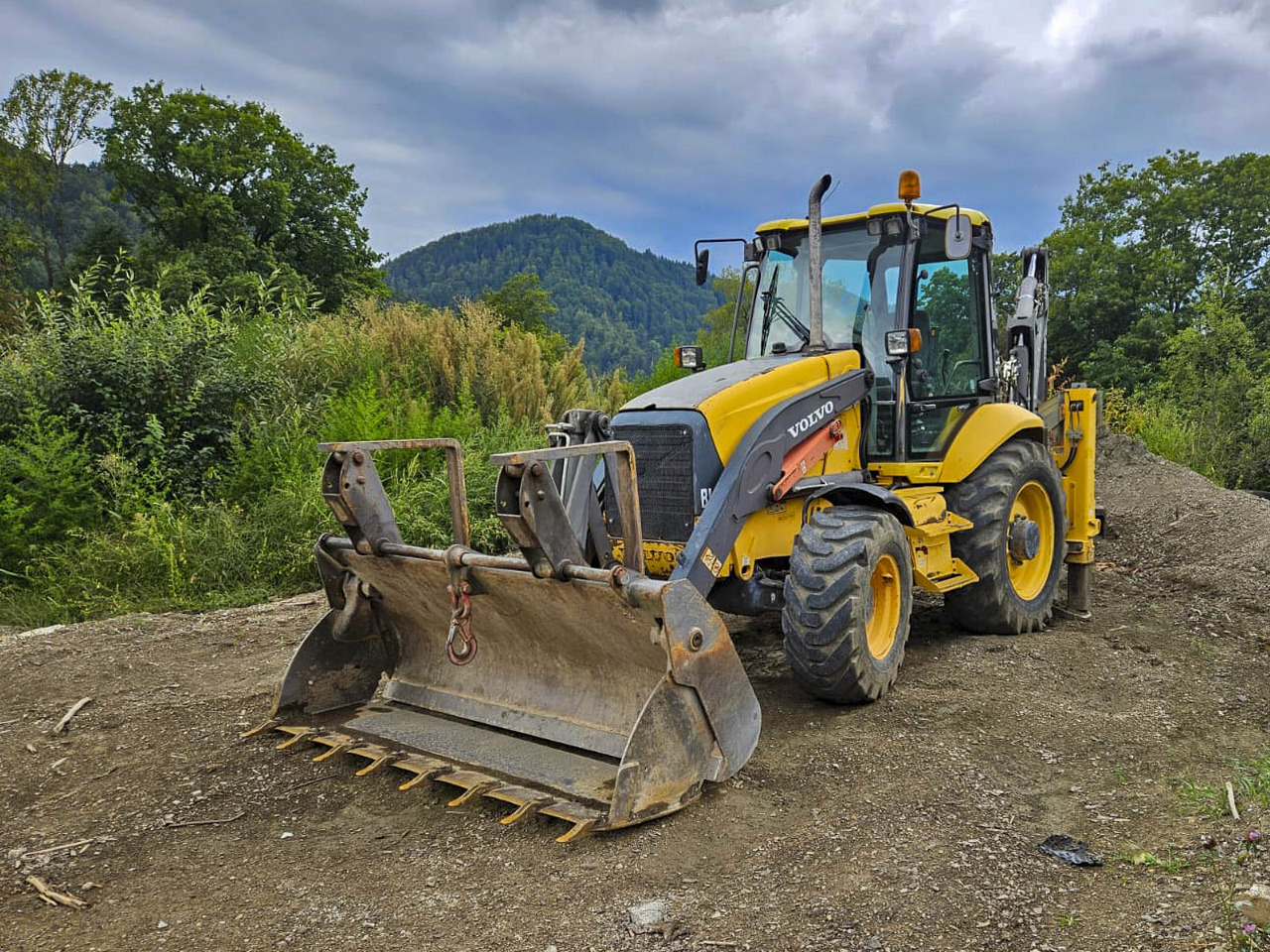Volvo BL71 - Bager nakladalec: slika 1 Volvo BL71 - Bager nakladalec: slika 1