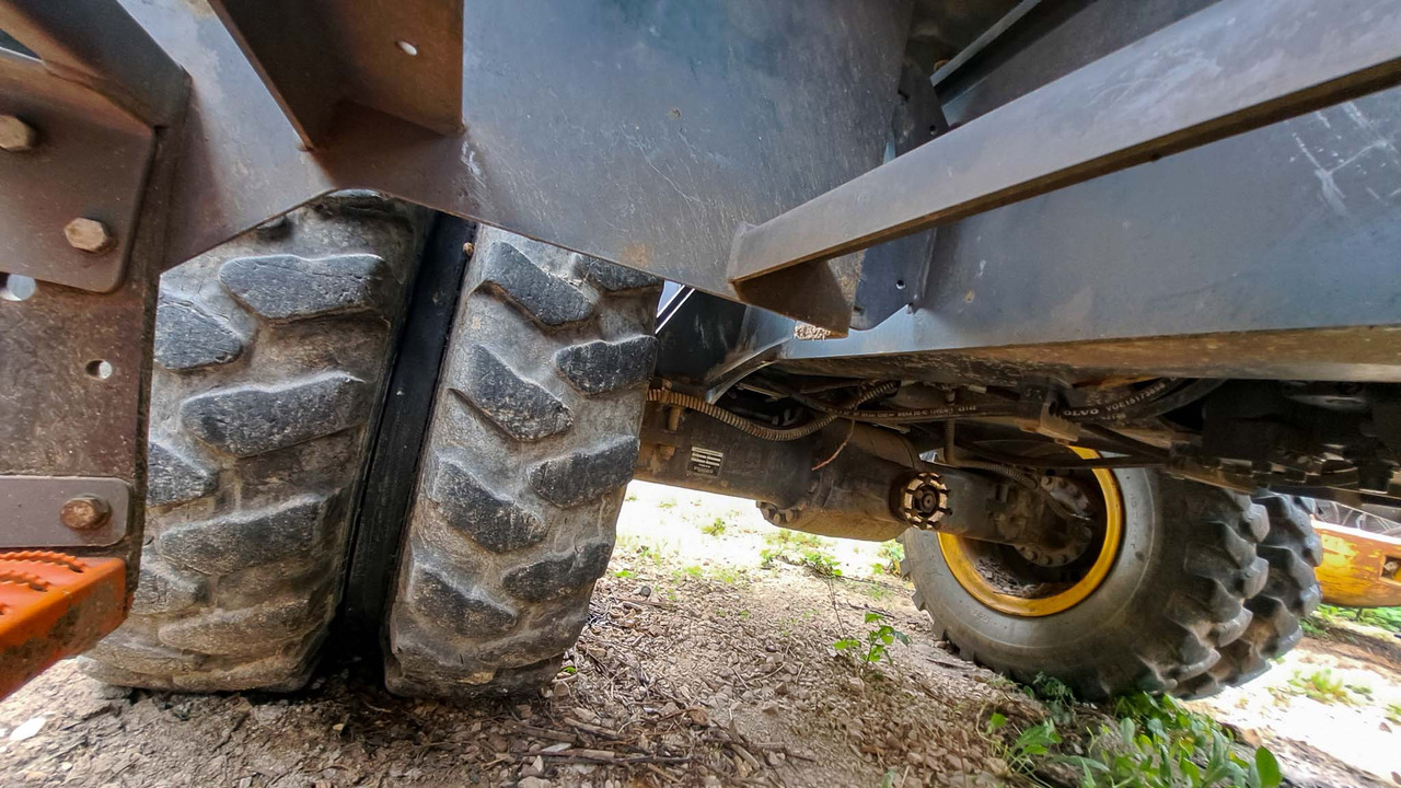 Volvo front axle 14693936 for Volvo EWR150E, EW180E, EWR170E, EW200E MH, EW160E - Sprednja os za Bager: slika 1 Volvo front axle 14693936 for Volvo EWR150E, EW180E, EWR170E, EW200E MH, EW160E - Sprednja os za Bager: slika 1