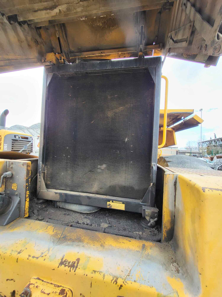 Volvo radiator - Hladilnik motorja za Nakladalec: slika 2 Volvo radiator - Hladilnik motorja za Nakladalec: slika 2