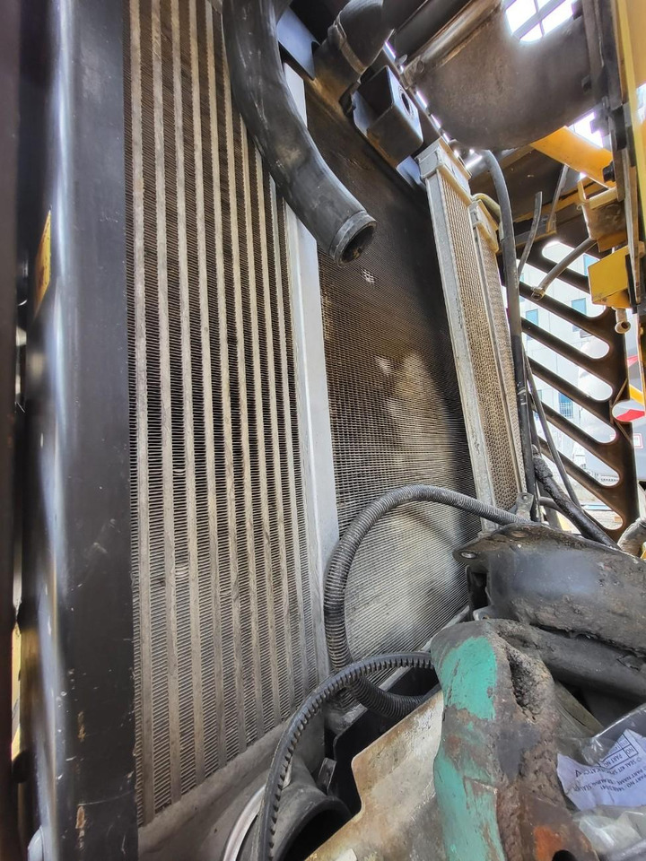 Volvo radiator - Hladilnik motorja za Nakladalec: slika 2 Volvo radiator - Hladilnik motorja za Nakladalec: slika 2
