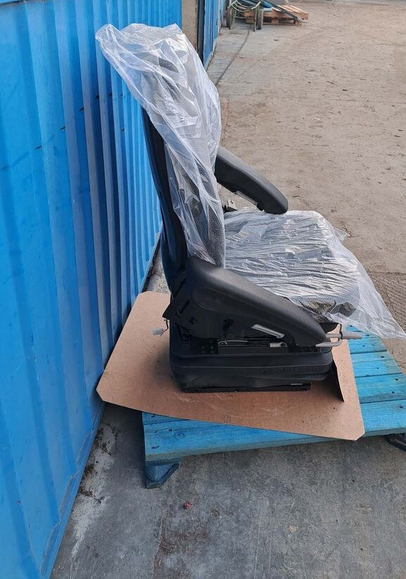Volvo seat 11309082 for Volvo L45F, L45G, L45H, L50F, L50G, L50H - Sedež za Kolesni nakladalec: slika 3 Volvo seat 11309082 for Volvo L45F, L45G, L45H, L50F, L50G, L50H - Sedež za Kolesni nakladalec: slika 3