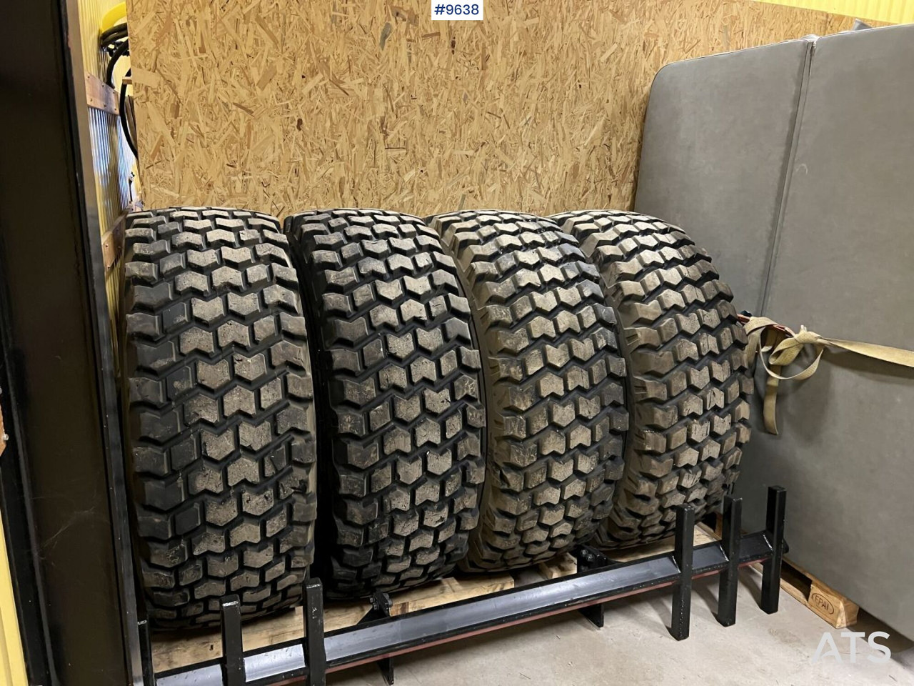 4 Nokian 20.5R25 tires on rims - Kompletno kolo za Gradbeni stroj: slika 2 4 Nokian 20.5R25 tires on rims - Kompletno kolo za Gradbeni stroj: slika 2