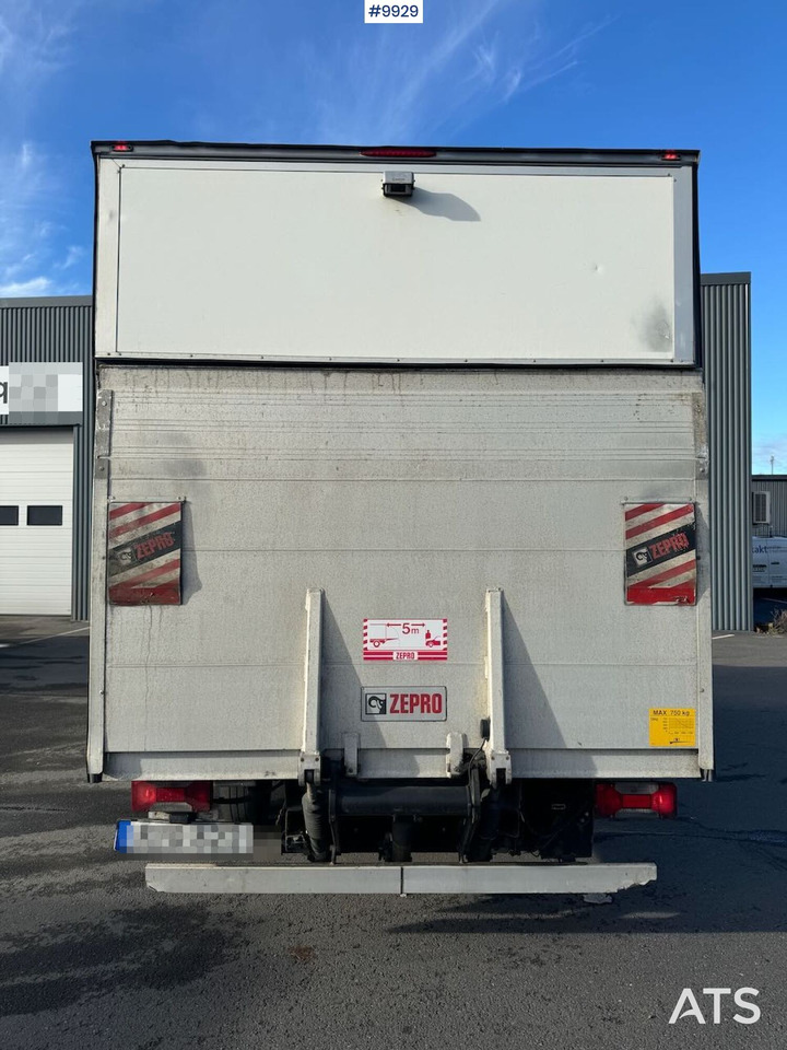 Dostavno vozilo z zabojnikom Box Truck Iveco Daily with Tail Lift: slika 9