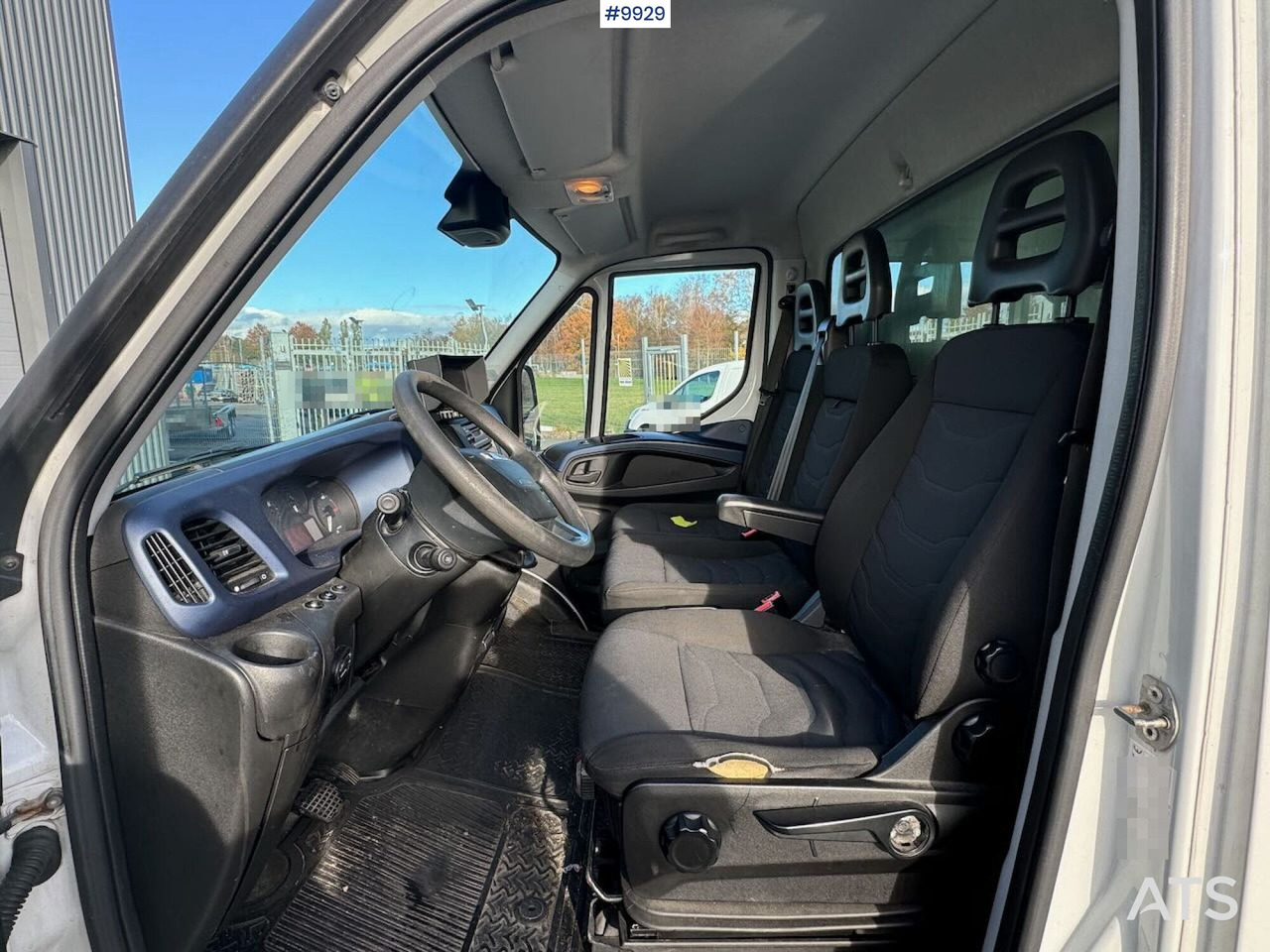 Dostavno vozilo z zabojnikom Box Truck Iveco Daily with Tail Lift: slika 6