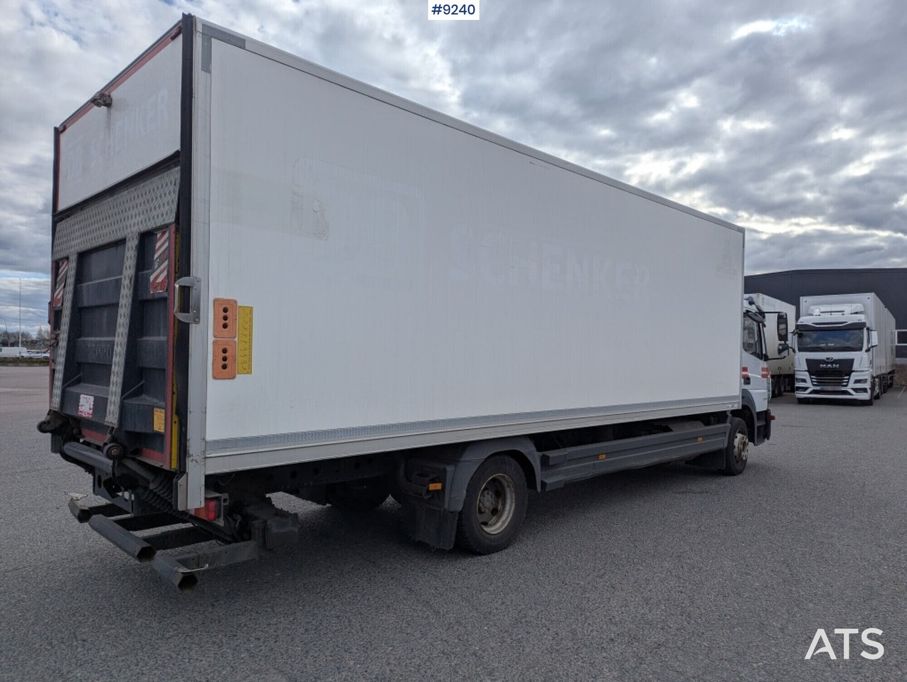 Box Truck Mercedes-Benz Atego with tail lift (SEE VIDEO) - Tovornjak zabojnik: slika 4 Box Truck Mercedes-Benz Atego with tail lift (SEE VIDEO) - Tovornjak zabojnik: slika 4