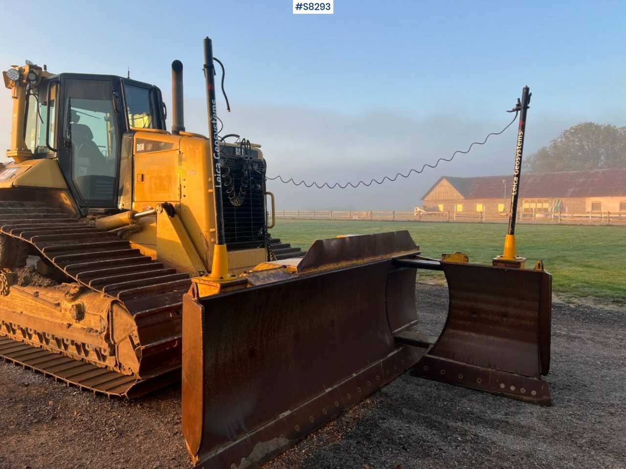 CAT CRAWLER DOZER D6N LGP with Icon gps80 Leica digging system (SEE VIDEO) - Buldožer: slika 3 CAT CRAWLER DOZER D6N LGP with Icon gps80 Leica digging system (SEE VIDEO) - Buldožer: slika 3