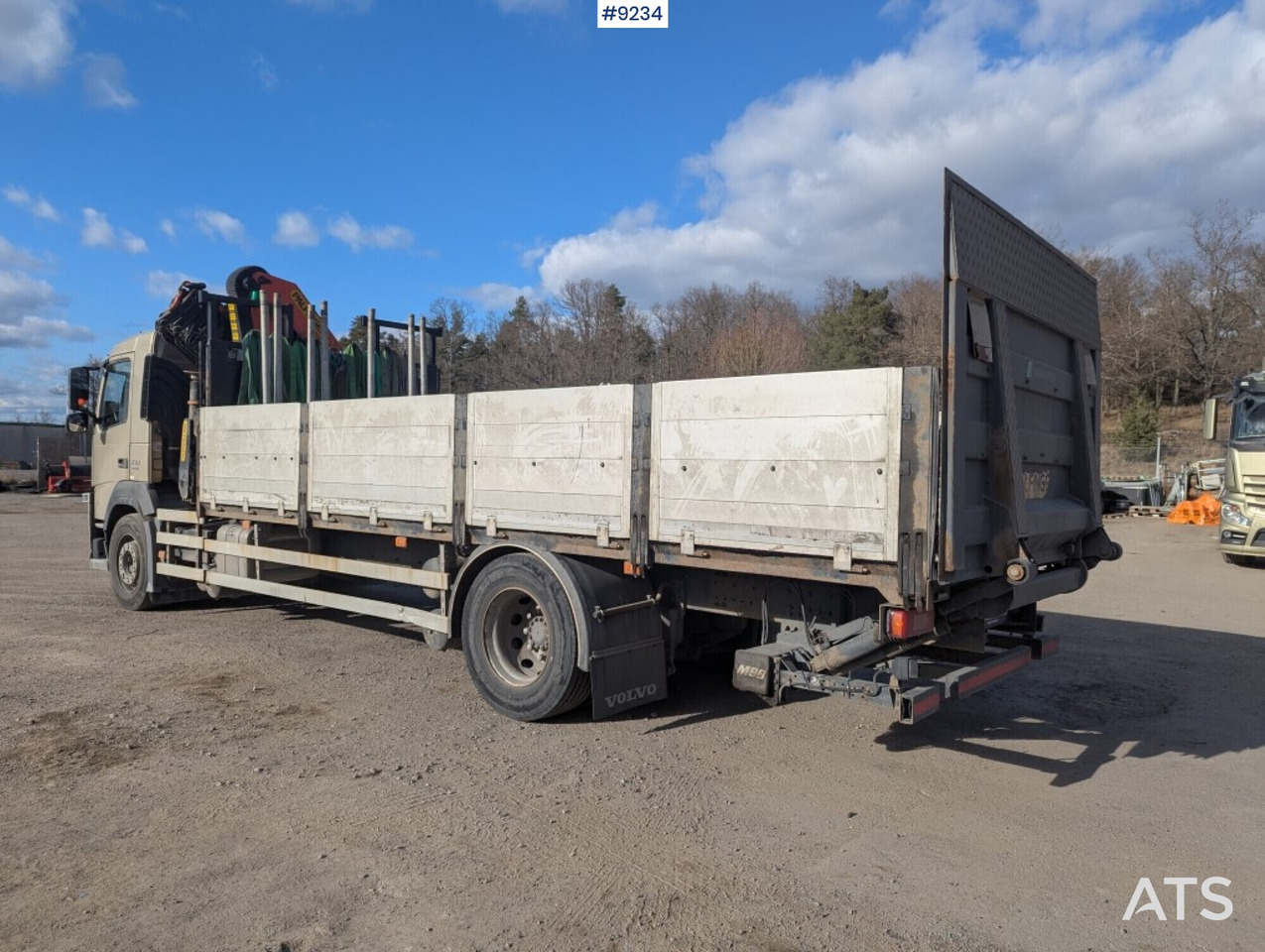 Crane Truck Volvo FM 330 4X2 with tail lift - Tovornjak s kesonom, Tovornjak z dvigalom: slika 4 Crane Truck Volvo FM 330 4X2 with tail lift - Tovornjak s kesonom, Tovornjak z dvigalom: slika 4