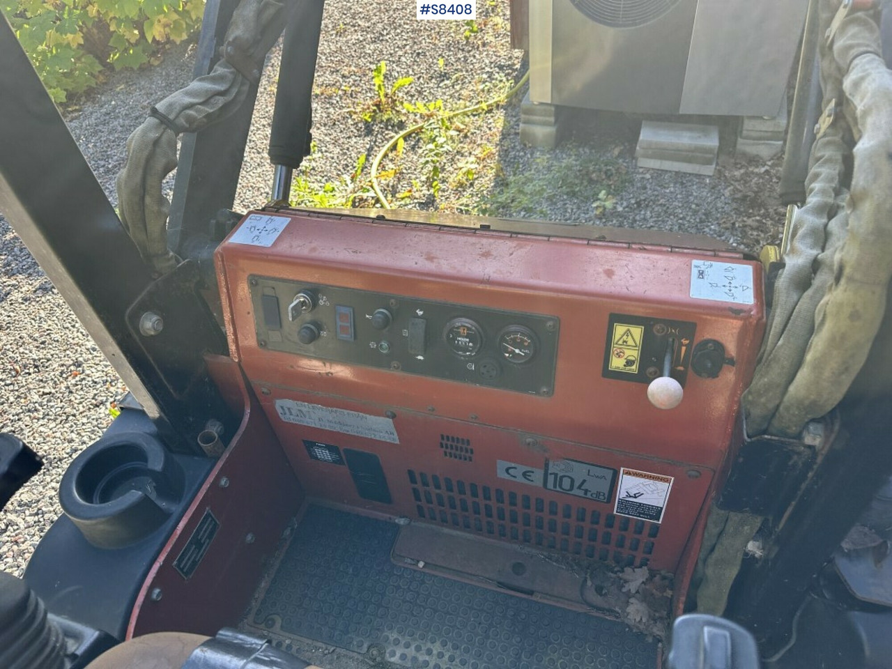 Ditch witch XT850 with Front loader and Backhoe attachment - Kompaktni nakladalnik na gosenicah: slika 5 Ditch witch XT850 with Front loader and Backhoe attachment - Kompaktni nakladalnik na gosenicah: slika 5