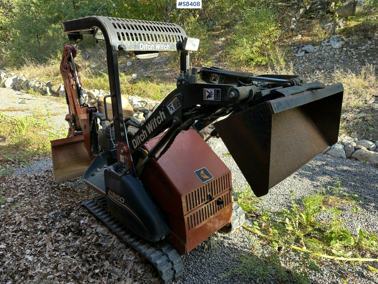 Ditch witch XT850 with Front loader and Backhoe attachment - Kompaktni nakladalnik na gosenicah: slika 2 Ditch witch XT850 with Front loader and Backhoe attachment - Kompaktni nakladalnik na gosenicah: slika 2