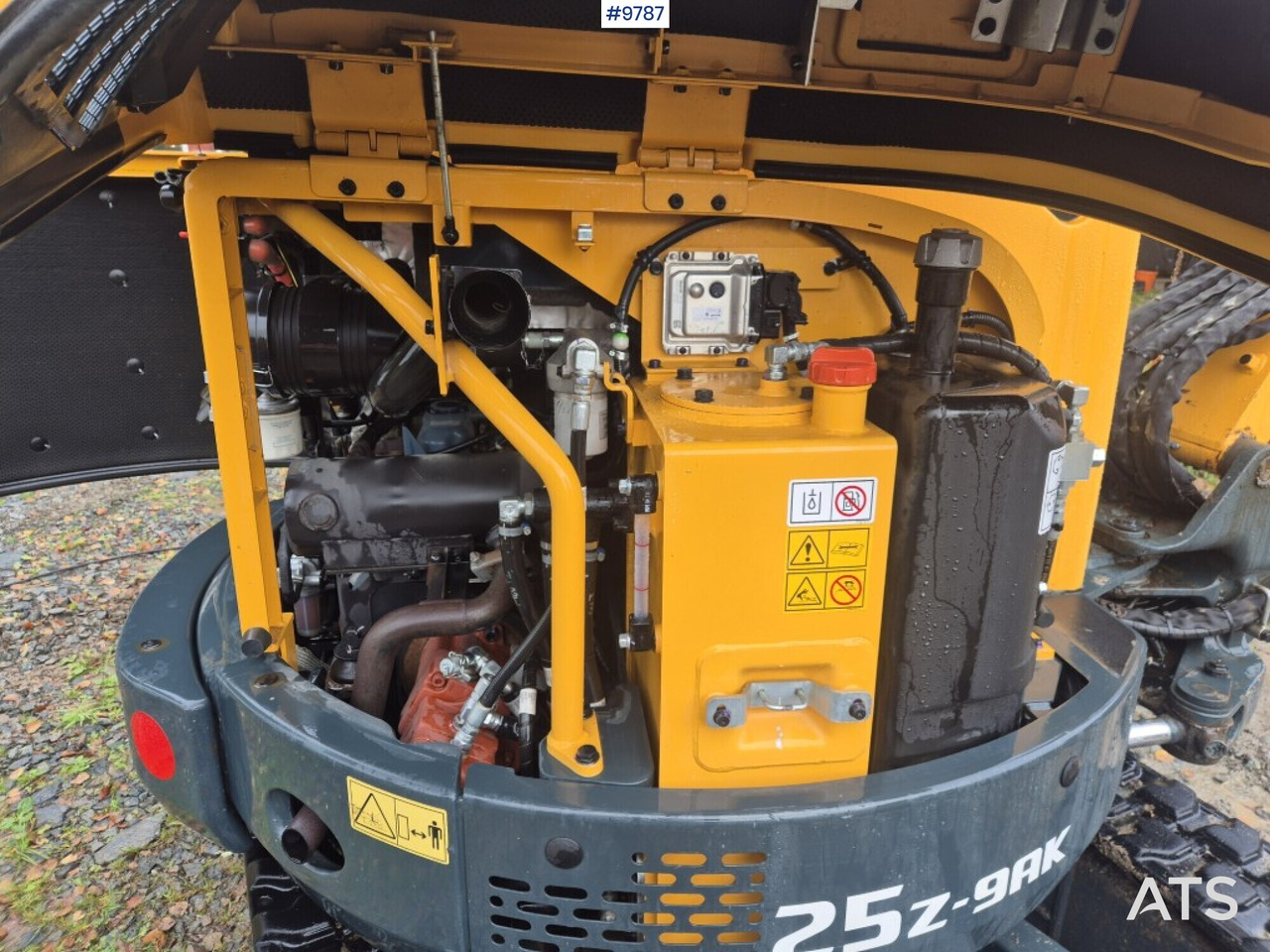 Hyundai 25Z-9AK mini excavator with tiltrotator and attachments - Mini bager: slika 5 Hyundai 25Z-9AK mini excavator with tiltrotator and attachments - Mini bager: slika 5