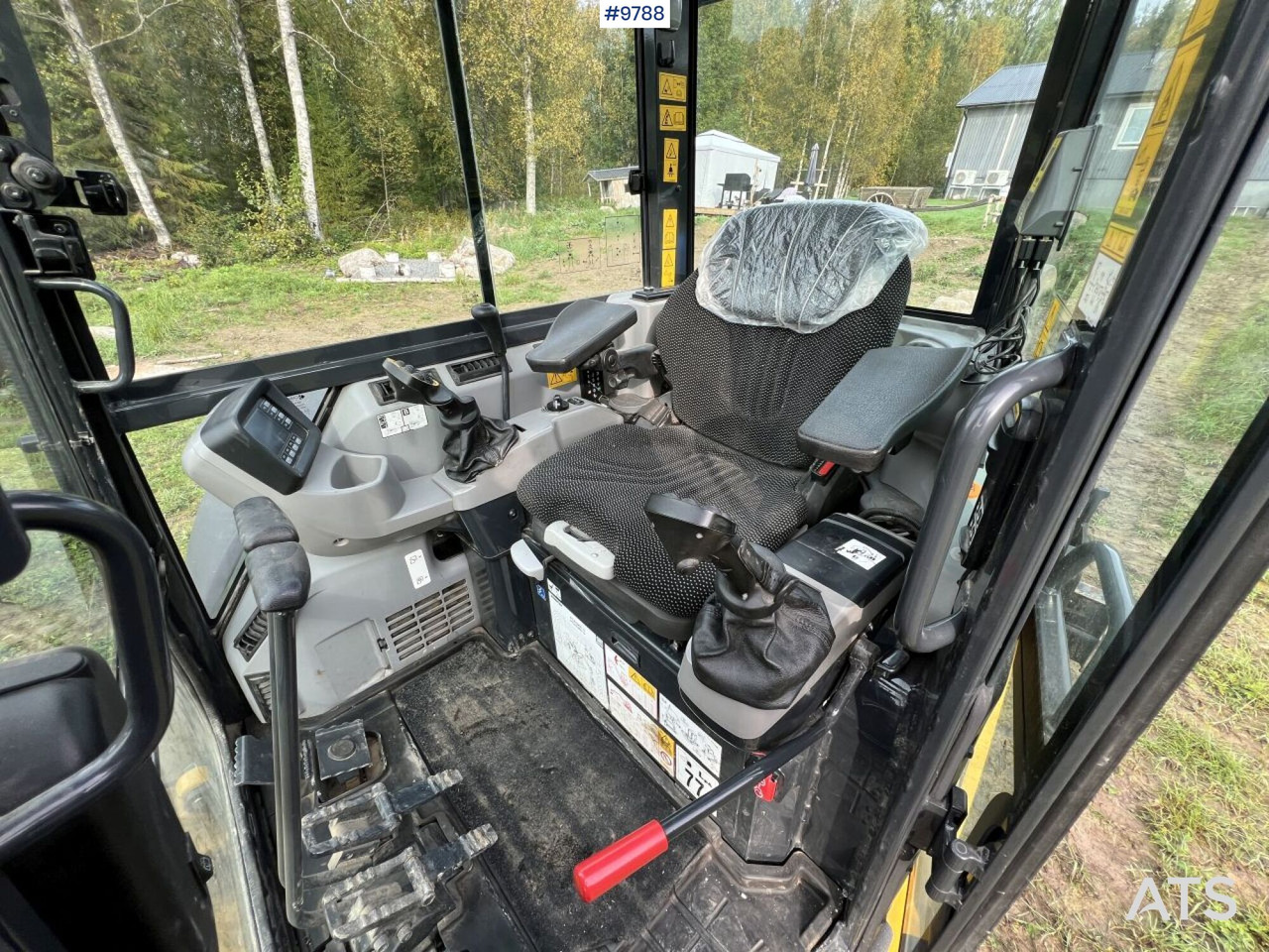 KOMATSU PC55MR-5E0 Excavator with attachments (SEE VIDEO) - Mini bager: slika 5 KOMATSU PC55MR-5E0 Excavator with attachments (SEE VIDEO) - Mini bager: slika 5