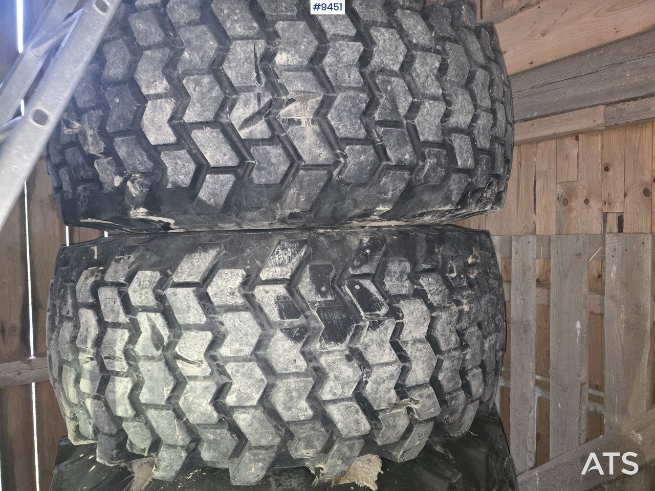 NOKIAN TIRE AND RIM FOR HUDDIG - Gradbena oprema: slika 3 NOKIAN TIRE AND RIM FOR HUDDIG - Gradbena oprema: slika 3