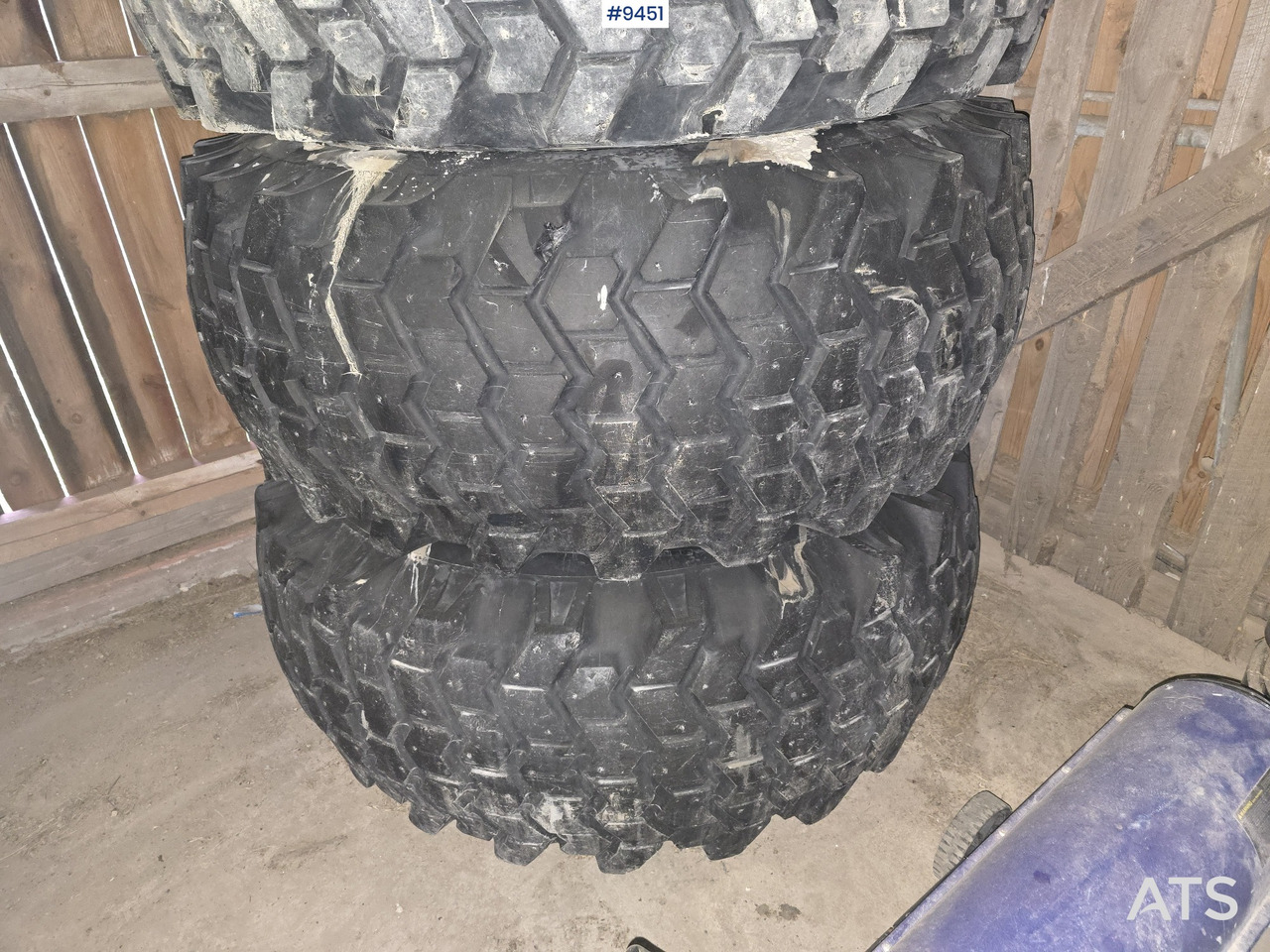 NOKIAN TIRE AND RIM FOR HUDDIG - Gradbena oprema: slika 2 NOKIAN TIRE AND RIM FOR HUDDIG - Gradbena oprema: slika 2