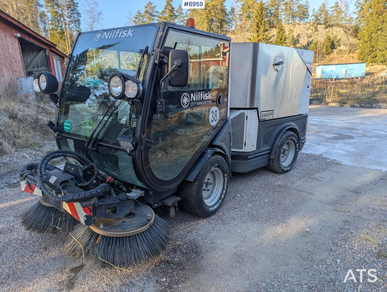 Sweeper Nilfisk City Ranger (SEE VIDEO) - Vozilo za pometanje: slika 1 Sweeper Nilfisk City Ranger (SEE VIDEO) - Vozilo za pometanje: slika 1