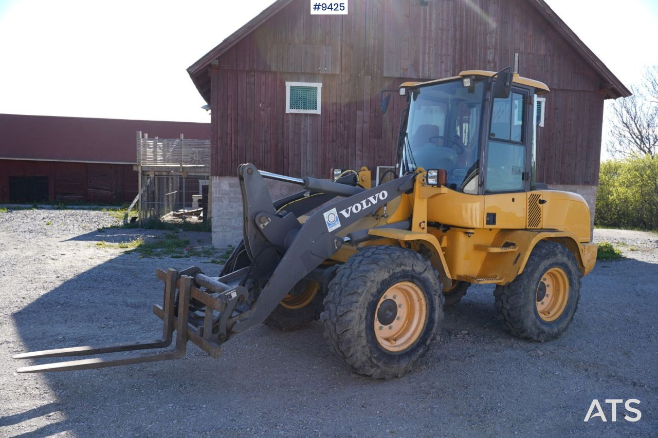 Volvo L35 G with implements (VIDEO) - Kolesni nakladalec: slika 1 Volvo L35 G with implements (VIDEO) - Kolesni nakladalec: slika 1