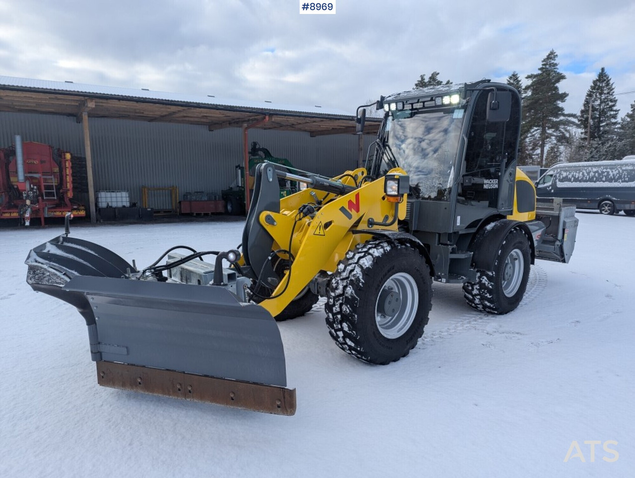 Wheel Loader Wacker Neuson WL52 with multiple attachments (SEE VIDEO) - Kolesni nakladalec: slika 1 Wheel Loader Wacker Neuson WL52 with multiple attachments (SEE VIDEO) - Kolesni nakladalec: slika 1