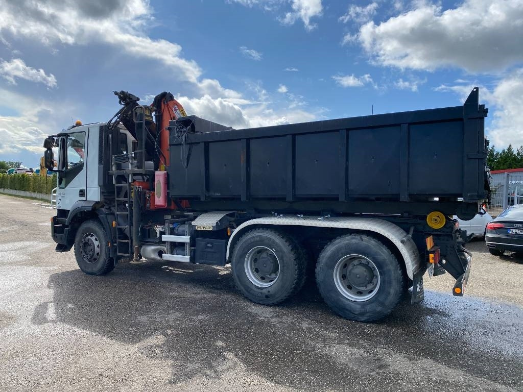 Kotalni prekucni tovornjak Iveco TRAKKER 410/EEV -PALFINGER PK13001-T18 endommagé: slika 12
