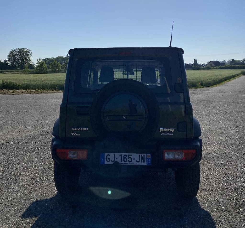 Suzuki JIMNY 1.5i 102/AllGrip endommagé - Avtomobil: slika 5 Suzuki JIMNY 1.5i 102/AllGrip endommagé - Avtomobil: slika 5