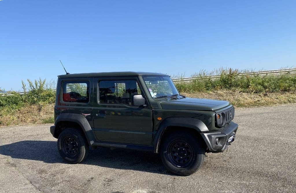 Suzuki JIMNY 1.5i 102/AllGrip endommagé - Avtomobil: slika 3 Suzuki JIMNY 1.5i 102/AllGrip endommagé - Avtomobil: slika 3