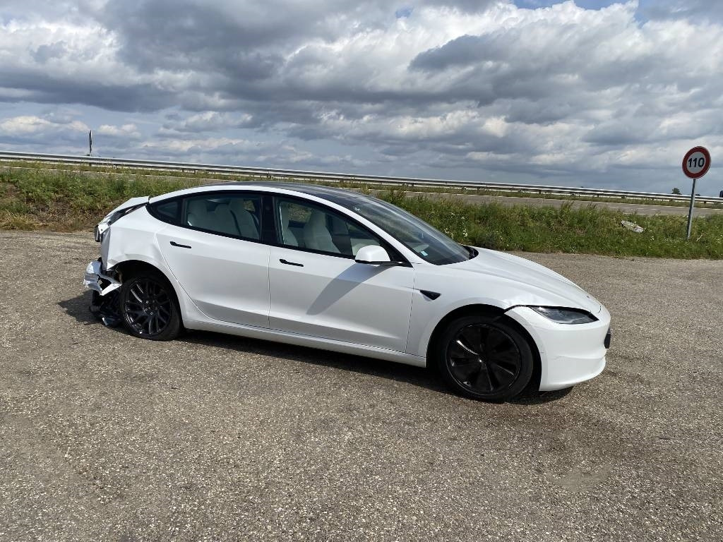 Tesla MODEL 3 5YJ3 Carte Grise Française endommagée - Avtomobil: slika 3 Tesla MODEL 3 5YJ3 Carte Grise Française endommagée - Avtomobil: slika 3