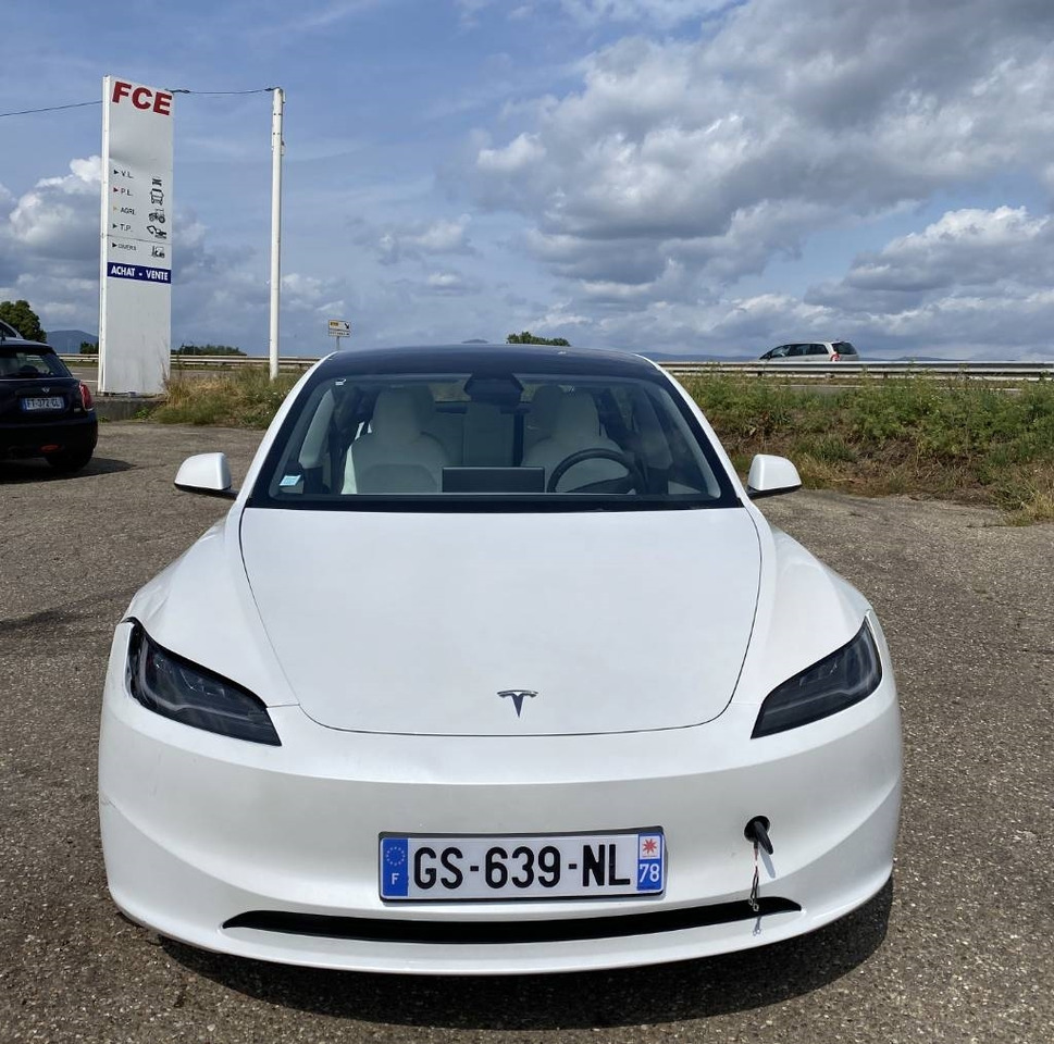 Tesla MODEL 3 5YJ3 Carte Grise Française endommagée - Avtomobil: slika 2 Tesla MODEL 3 5YJ3 Carte Grise Française endommagée - Avtomobil: slika 2